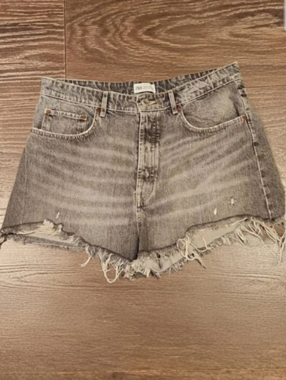 ❤️ NWOT! ZARA HIGH RISE CUT-OFF GRAY DENIM JEAN SHORTS, 14 (32)